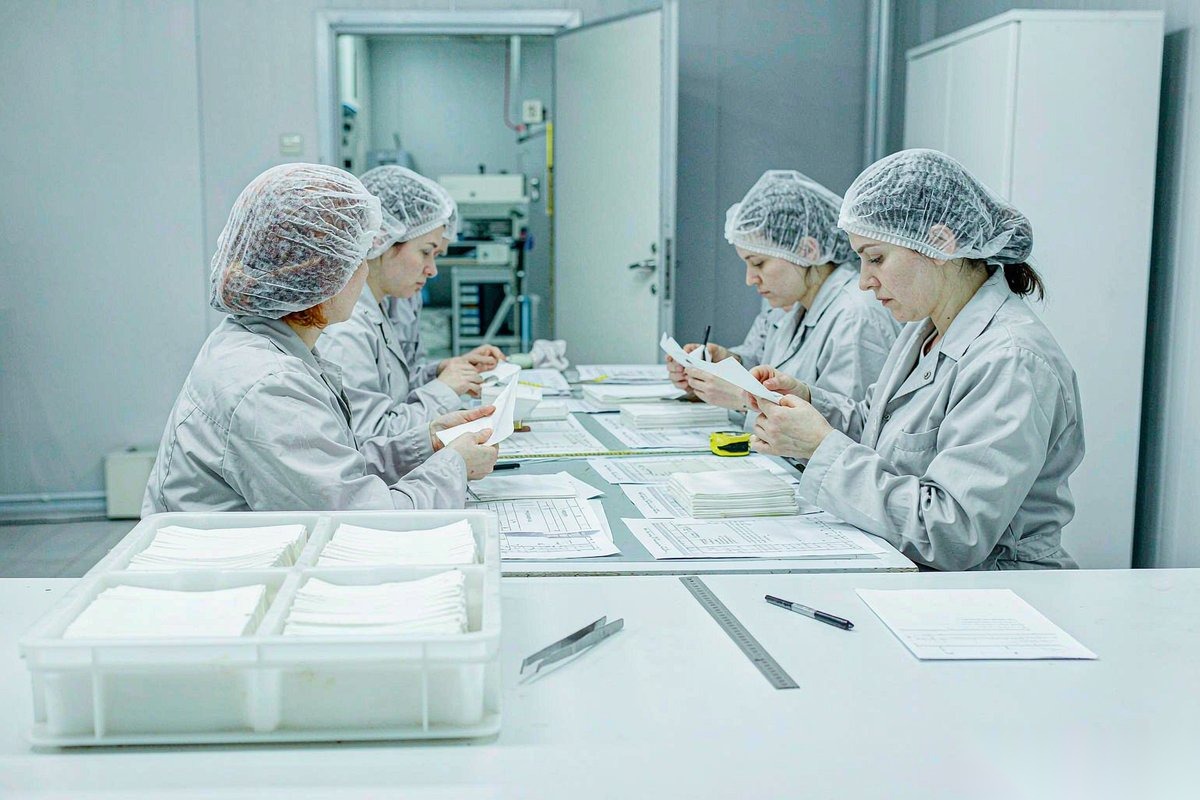 Jinman Paper quality control team inspecting printed napkins